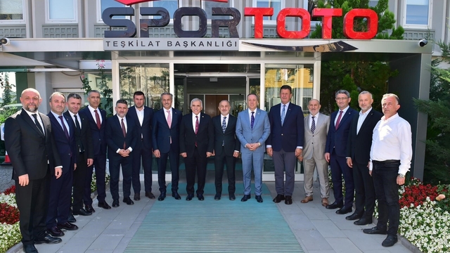 Akyazı'nın 8 mahallesinde yeni spor tesisi yükselecek