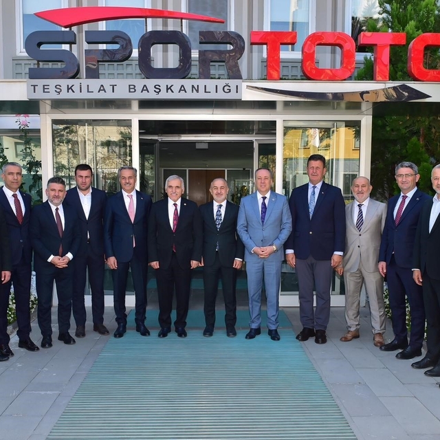 Akyazı'nın 8 mahallesinde yeni spor tesisi yükselecek