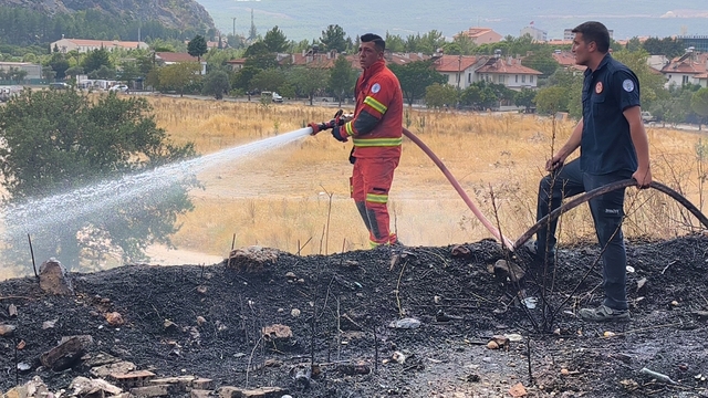 Menteşe'de ziraat alanında yangın