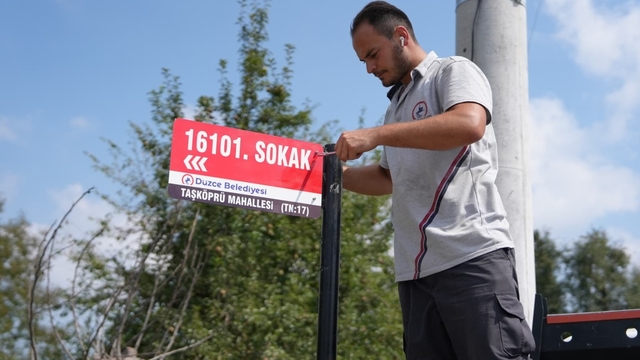 Düzce'de cadde ve  sokak tabelaları tamamlanıyor