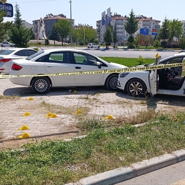 Otogarda karşılaşan husumetlilerin kavgası kanlı bitti: 2 yaralı