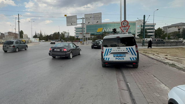 Kıskançlık nedeniyle akranını bıçakladı