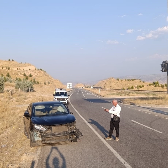 Hasankeyf'te kamyon ve otomobil çarpıştı: 2 yaralı