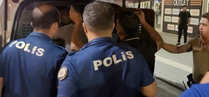 Biri oynayarak, diğeri zorla gözaltına alındı: ilginç anlar kamerada
Kendi...