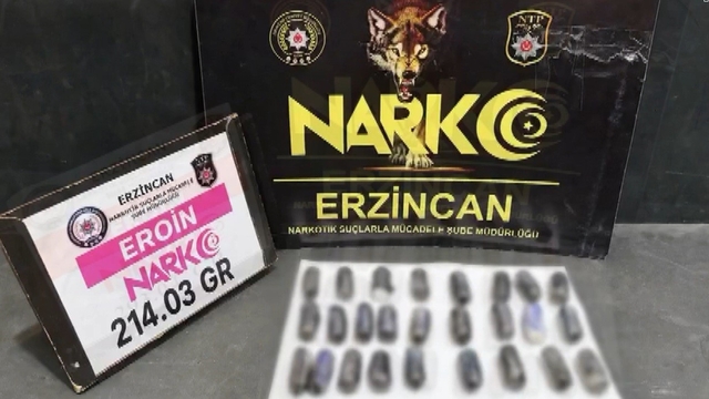 Mide ve bağırsaklarında 1 kilo 99 gram eroin taşıdılar
Erzincan'da uyuşturucu operasyonunda 4 şüpheli tutuklandı