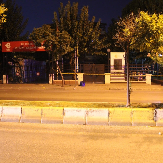 Durakta bulunan şüpheli çanta ekipleri harekete geçirdi