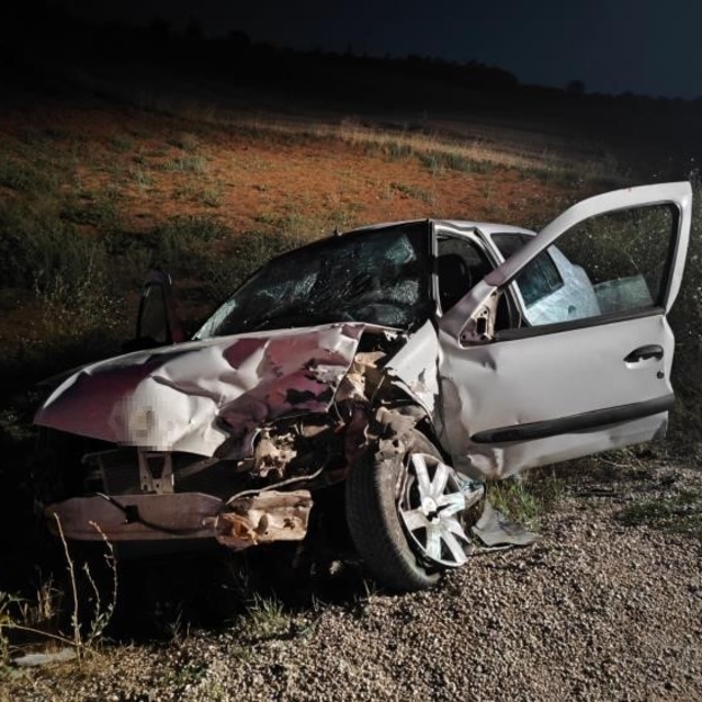 Isparta'da iki otomobil çarpıştı: 3 yaralı