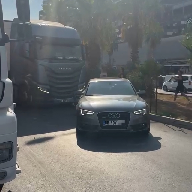 Tartıştığı sürücünün otomobiline TIR ile çarptı