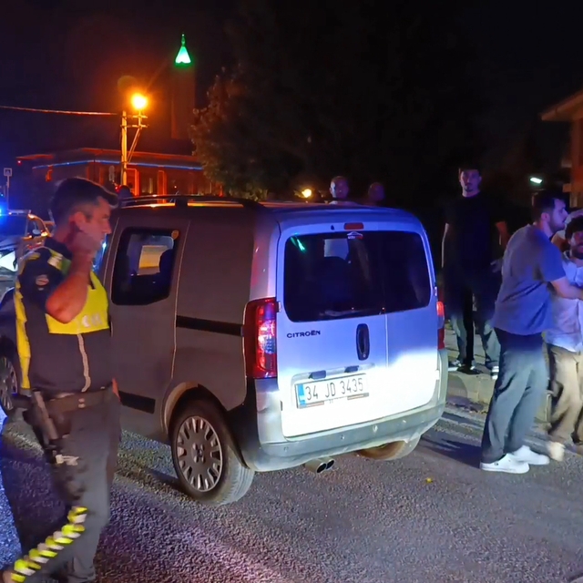 Bursa'da hafif ticari araç kaldırıma çarptı: 1 yaralı