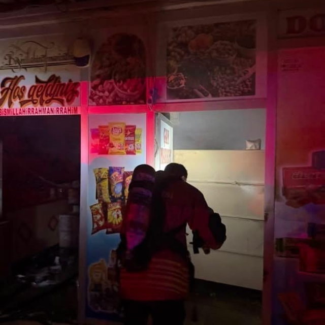 Reyhanlı'da markette çıkan yangın kontrol altına alındı
