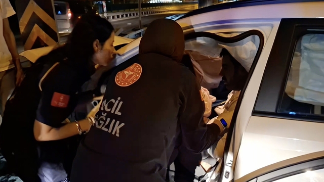 Otomobiliyle direğe çarpan sürücünün can pazarı
Bursa'da yolunu hızlı seçemeyen sürücü kaza yaptı