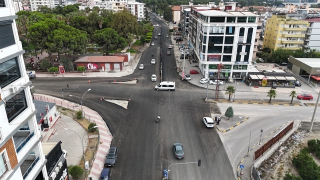 Dörtyol'da asfalt seferberliği hız kesmeden sürüyor