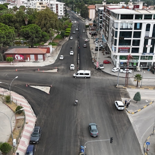 Dörtyol'da asfalt seferberliği hız kesmeden sürüyor