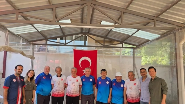 Bocce maçında dostluk kazandı