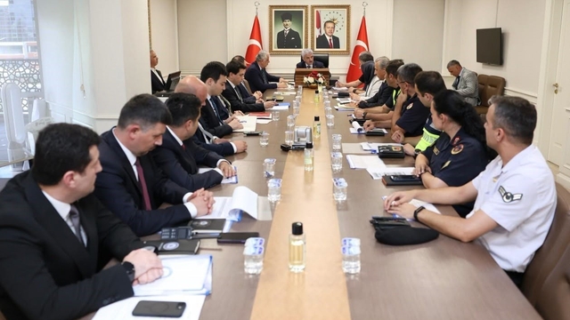 Düzce'de okul bahçe görevlileri için güvenlik toplantısı