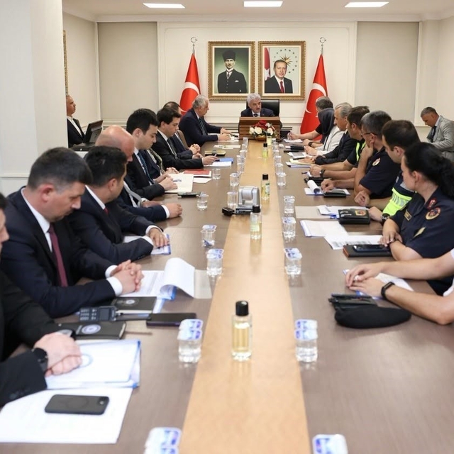 Düzce'de okul bahçe görevlileri için güvenlik toplantısı
