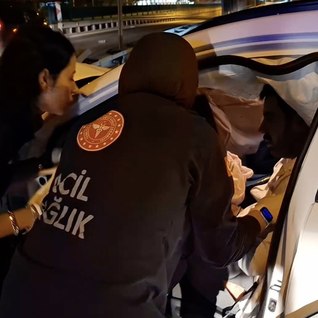 Otomobiliyle direğe çarpan sürücünün can pazarı
Bursa'da yolunu hızlı seçem...