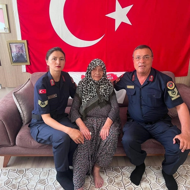 Şehit ailesine vefa ziyareti