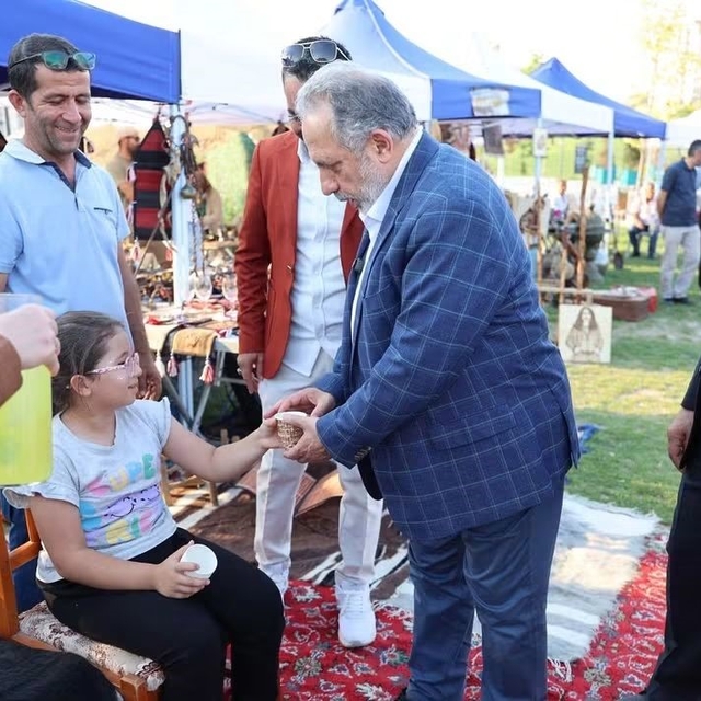 Türkiye'nin en büyük antika fuarı Talas'ta açıldı
Talas Belediye Başkanı Mu...