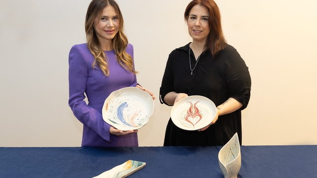 Ebru sanatı ve yapay zeka aynı tabakta
Ege'nin mutfak kültürü yapay zeka ve seramik tasarımıyla yeniden doğdu