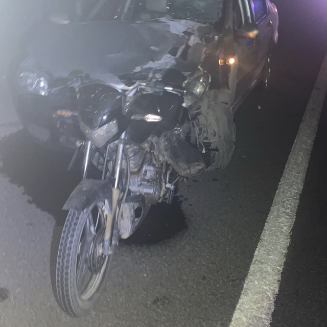 İpsala'da motosiklet otomobilin önüne saplandı: 3 yaralı