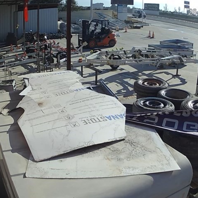 Bursa'da motosikletteki 2 kişi ölümden böyle döndü