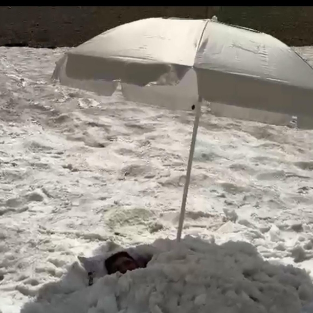 Çıktığı Ergan Dağı'nın zirvesinde arkadaşları kara gömdü