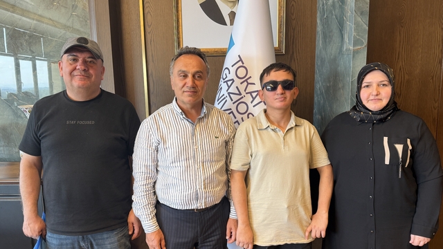 Türkiye 378'incisi olan görme engelli Taha, özel eğitim öğretmenliğini seçti