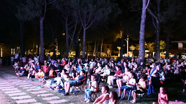 İznik'te yazlık sinema sezon finali yaptı
