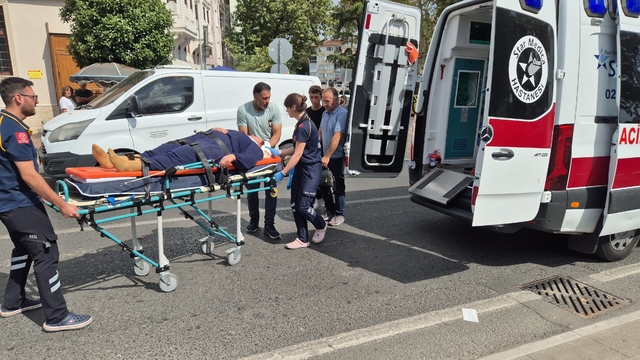 Tekirdağ'da yolun karşısına geçmeye çalışan kadına otomobil çarptı
