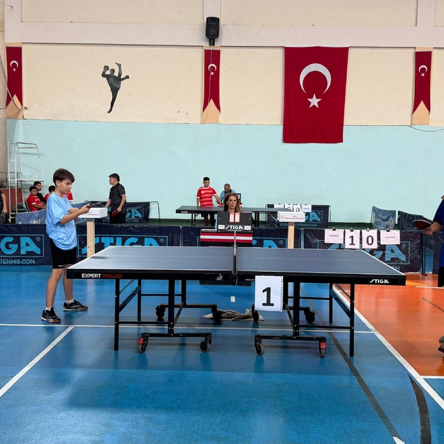 Türkiye'nin genç masa tenisçileri Hopa'da şampiyonluk için yarışıyor