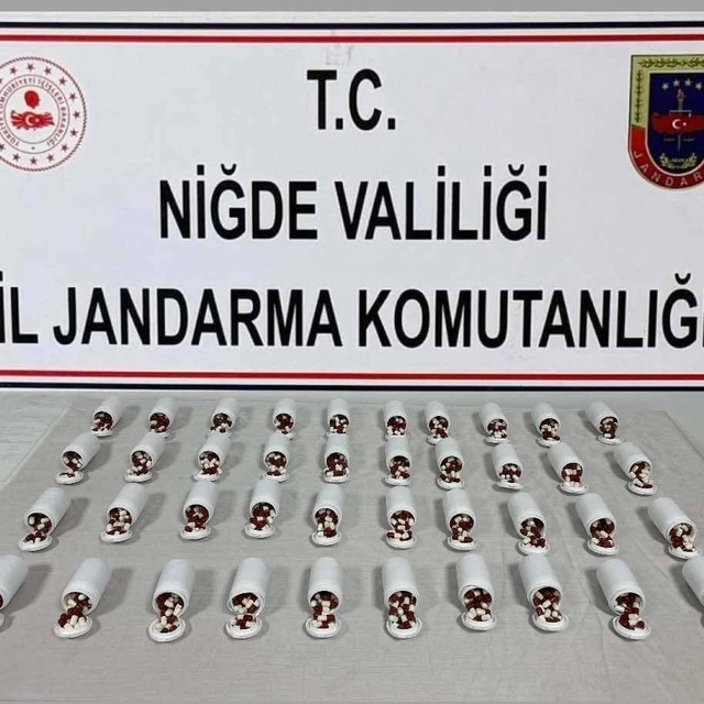 Niğde Otogarı'nda uyuşturucu operasyonu: 2 bin 240 sentetik hap ele geçiril...