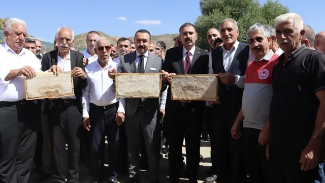 Çelikhan'da bal hasadı şenliği gerçekleştirildi
