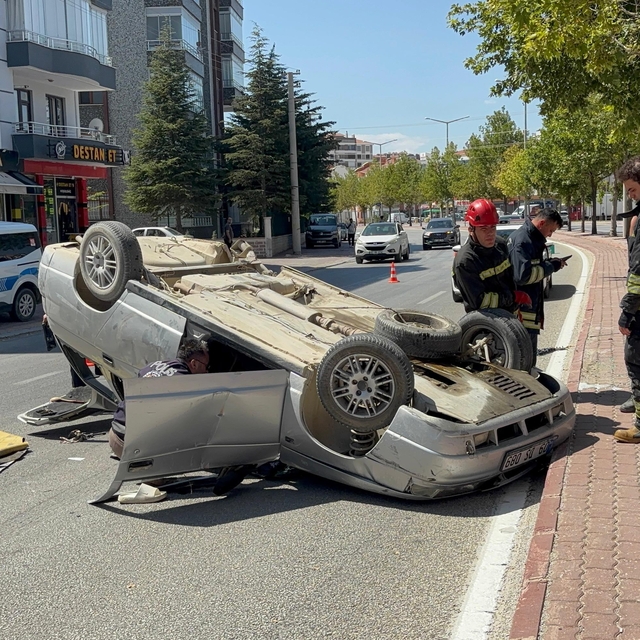 Kontrolden çıkıp takla atan araç sürücüsü yaralandı