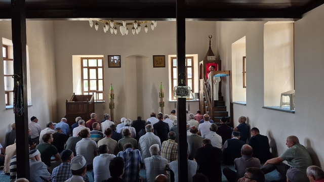 Osmanlı'nın ilk hutbesinin okunduğu Karacaşehir'de Yörük buluşması
Ertuğrulgazi Şurası ve Yörük Etkinlikleri ilk hutbenin okunduğu camide başladı
Ertuğrulgazi Kültür ve Sosyal Dayanışma Derneği Başkanı Abdül Ünal:
"Osman Gazi adına okutulan ilk hutbenin anmasını gerçekleştiriyoruz"
Eskişehir Valisi Dr. Erdinç Yılmaz:
"Osmanlı'nın tohumlarının atıldığı bu noktada olmaktan gurur duyuyorum"