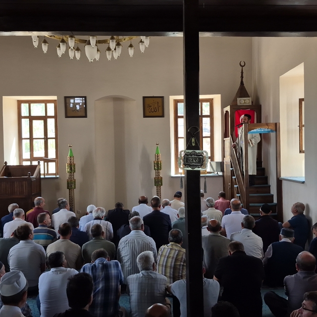 Osmanlı'nın ilk hutbesinin okunduğu Karacaşehir'de Yörük buluşması
Ertuğrul...