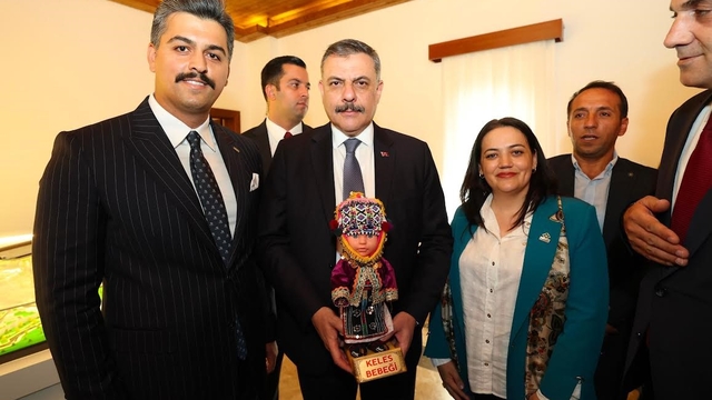 DAĞDER'den İçişleri Bakanı Mustafa Çiftçi'ye anlamlı hediye: Keles Bebeği