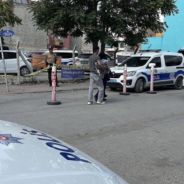 Sokak ortasında alacaklısını bıçaklayan şüpheli yakalandı