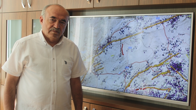 Uzmanından Kayseri depremiyle ilgili açıklama: "Korkmaya, endişelenmeye gerek yok" Jeoloji Mühendisi Adnan Evsen: "Kayseri depremleri adı konulmayan fay üzerinde" "MTA'nın bu fay üzerinde çalışması gerekiyor"