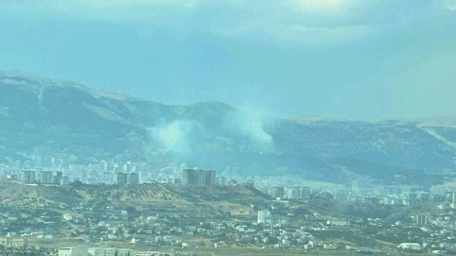 Kahramanmaraş'ta Ahır Dağı'na yıldırım düşmesi sonucu orman yangını çıktı