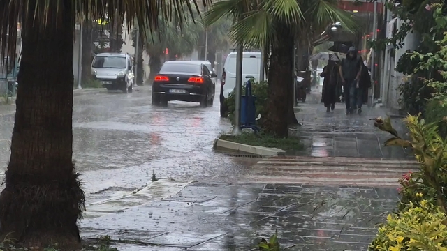 Bartın'da sağanak hayatı olumsuz etkiledi