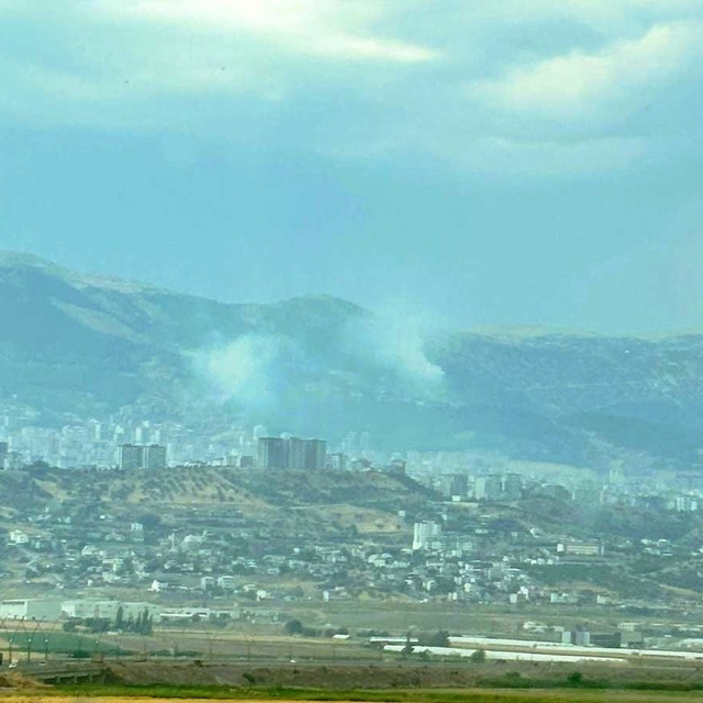 Kahramanmaraş'ta Ahır Dağı'na yıldırım düşmesi sonucu orman yangını çıktı