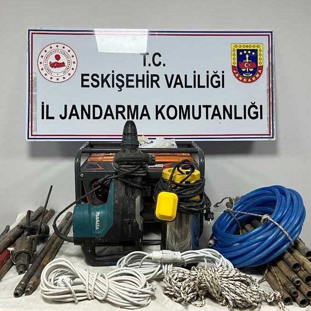 Eskişehir'de kaçak kazı yapan 5 şüpheli suçüstü yakalandı
Jandarma ekipleri...