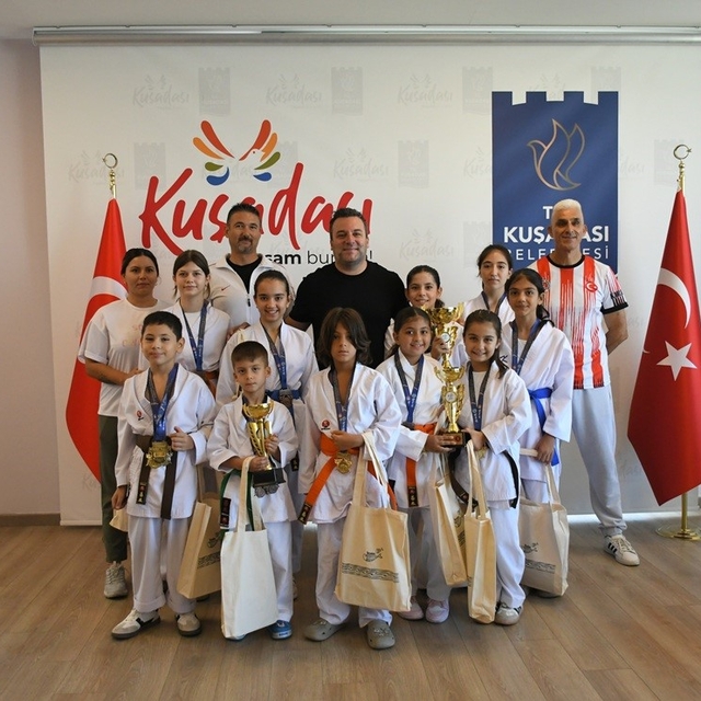Kuşadalı genç karateciler Bursa'dan madalyalarla döndü
Tataminin şampiyonla...