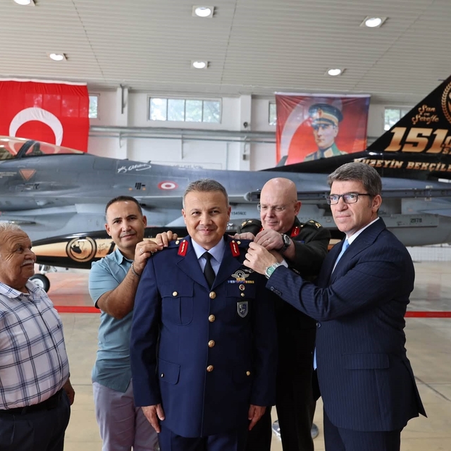 İlk Türk astronot Alper Gezeravcı yeni rütbelerini taktı