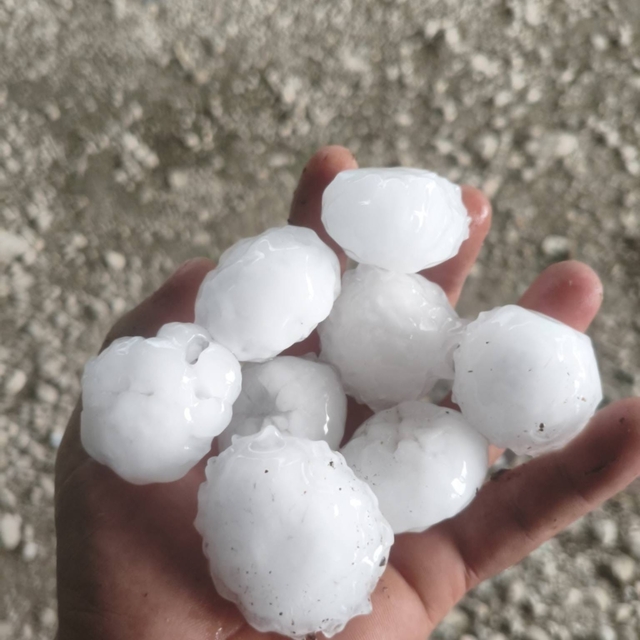 Osmaniye'de ceviz büyüklüğünde dolu yağdı