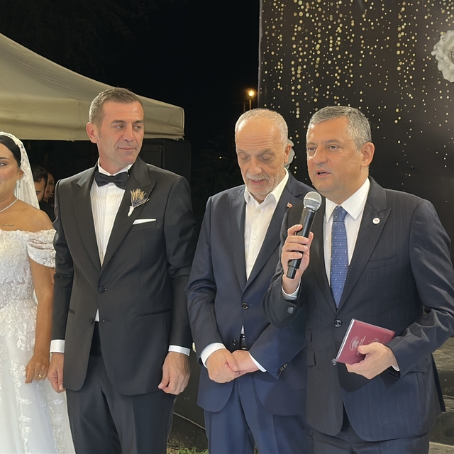 Özgür Özel, Yeni Parti Sakarya İl Başkanının düğününe katıldı