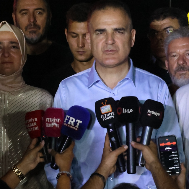 Fethiye'deki orman yangınında 16 huzurevi sakini dumandan etkilendi
Vali Ak...