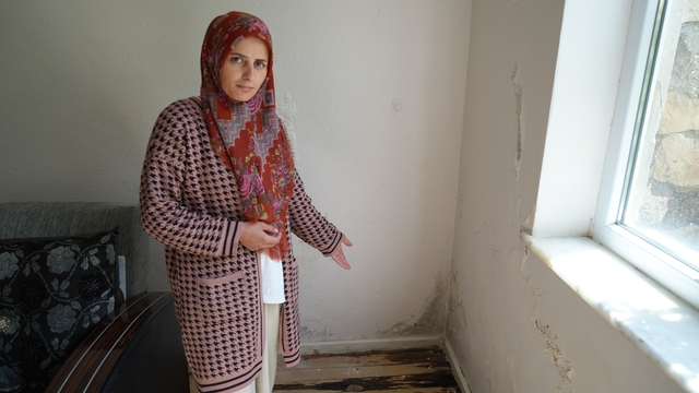 Bayburt'ta bir yıldır evlerden su çıkıyor: Duvarlar çatladı, aileler tedirgin