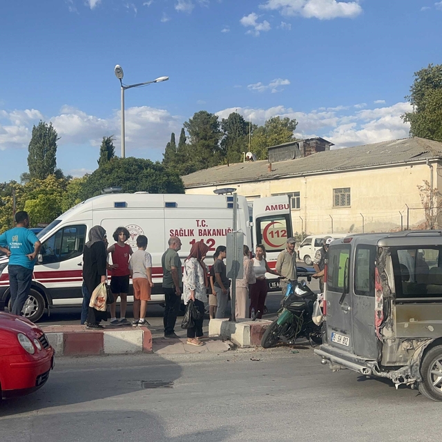 Burdur'da otomobil ile motosiklet çarpıştı: 1 yaralı